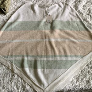 NWT Barefoot Dreams Ocean Breeze Poncho